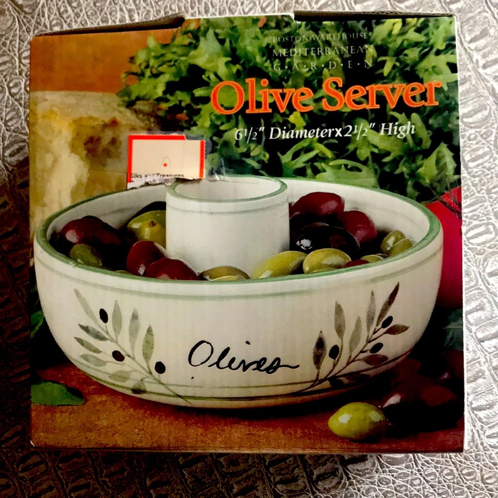 Boston Warehouse Mediterranean Garden Olive Server. Never used.